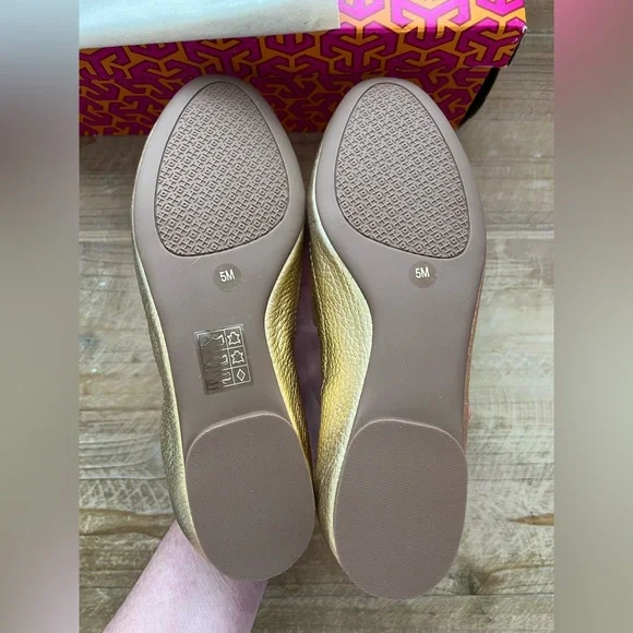 Tory Burch Melinda Ballet Flat In Gold Size 5 New - Picture 5 of 7
